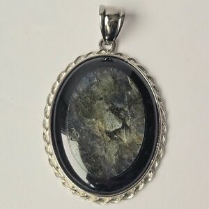 3/10$ - VTG Labradorite Pendant Charm, Iridescent Blue Green Black, Silvertone